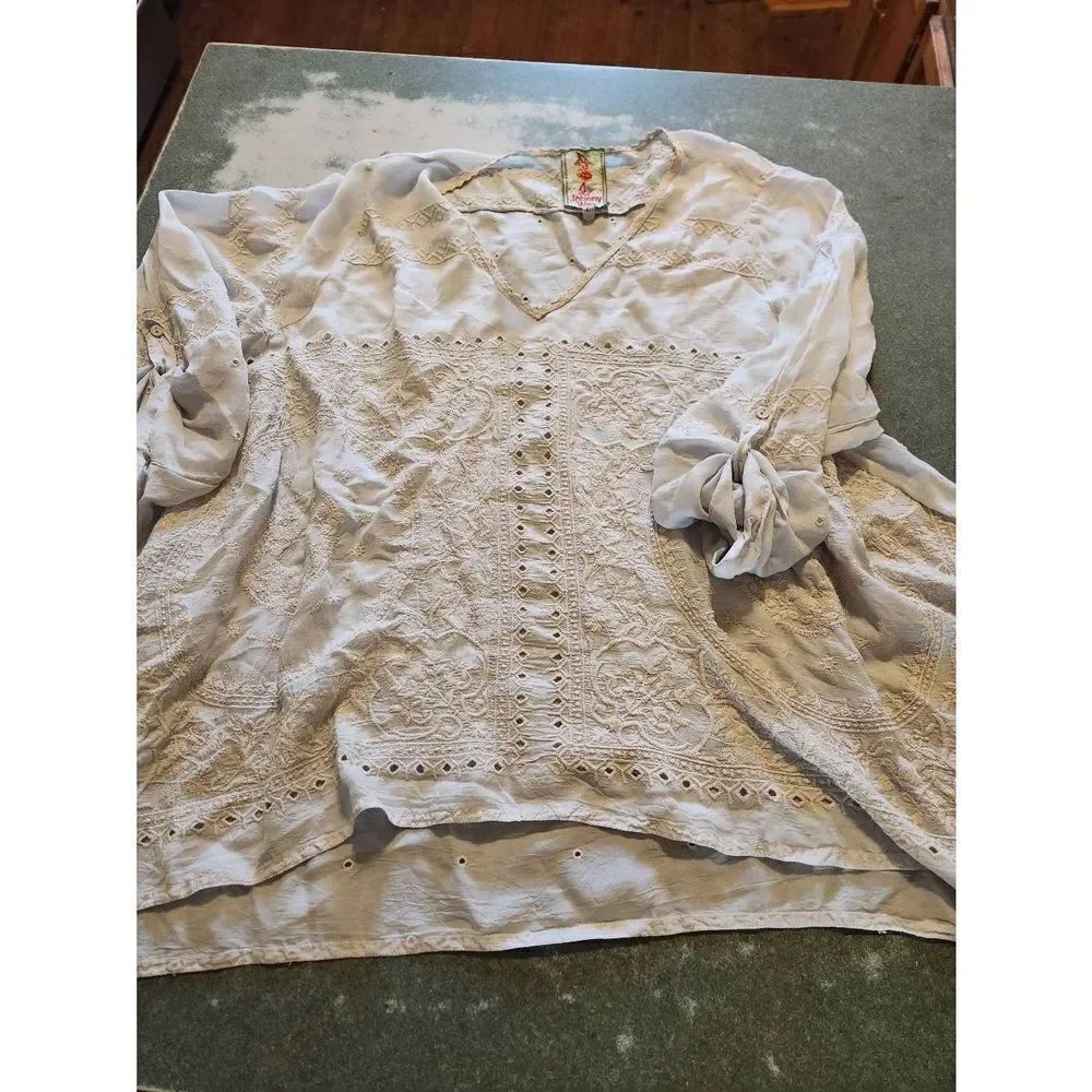 Johnny Was lighr grey shark bite cupra rayon blouse sz Large